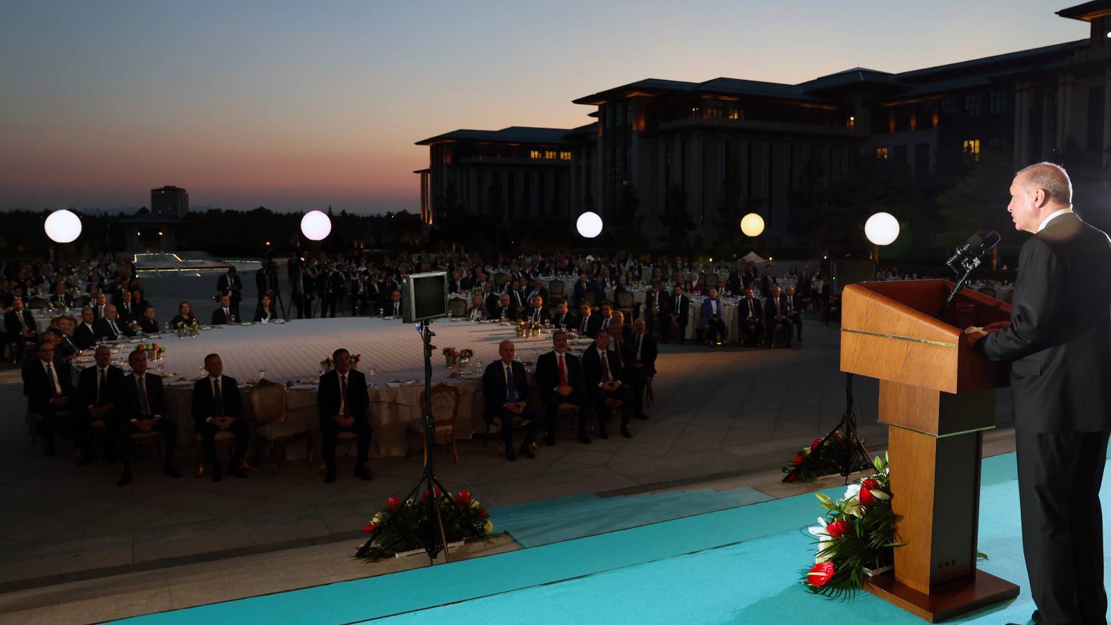 You are currently viewing Cumhurbaşkanı Erdoğan bizim büyükelçilere dün neler söylemiş öyle.. Benim itirazım var…