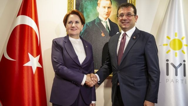 You are currently viewing İYİ Parti MHP ile ittifakı mı tercih eder yoksa İmamoğlu ile ‘merkez parti’ iddiasını mı sürdürür?