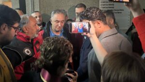 Read more about the article Gazze’de 29 gazeteci öldü.. Bizde de bir günde birkaç gazeteci gözaltına alındı.. Ne oluyor?