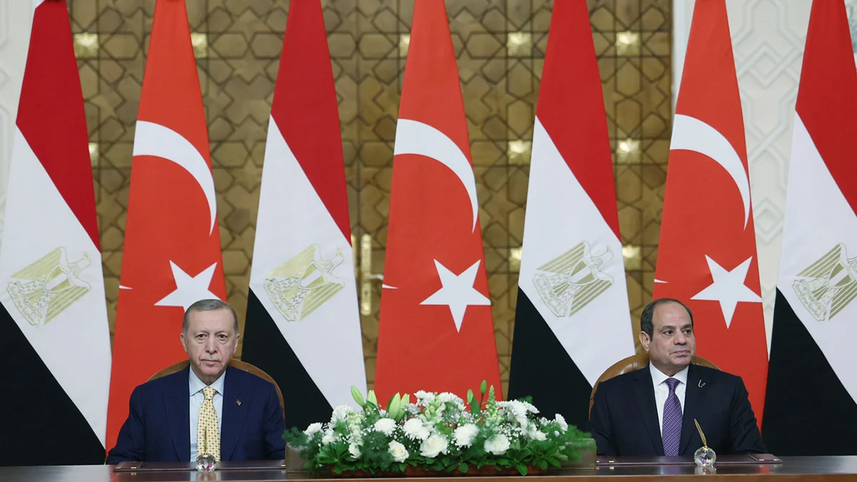 You are currently viewing Mısır’la Türkiye yeniden yakınlaşırken.. CB Erdoğan’ın Rabia Meydanı önünden geçerkenki hislerini merak ediyorum…