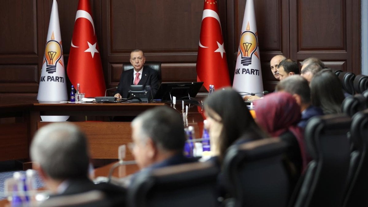 You are currently viewing Seçim bitti, her şey bitti mi? AK Parti, “Biz bitti demeden bu iş bitmez” demeye hazırlanıyor