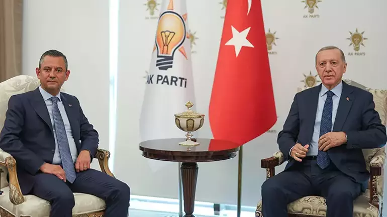 You are currently viewing CB Erdoğan ile CHP lideri Özel görüşmesi samimi havada geçmiş.. Bu bana yıllar öncenin ‘bahar havası’nı hatırlattı…