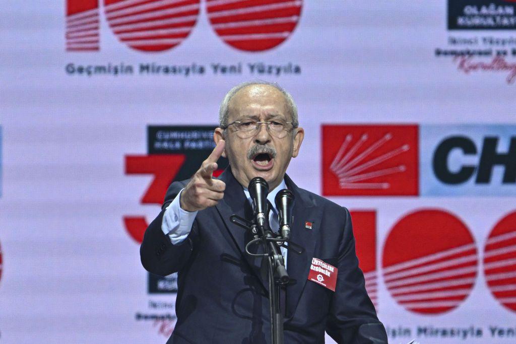 You are currently viewing Who can Kılıçdaroğlu harm: CHP or himself?