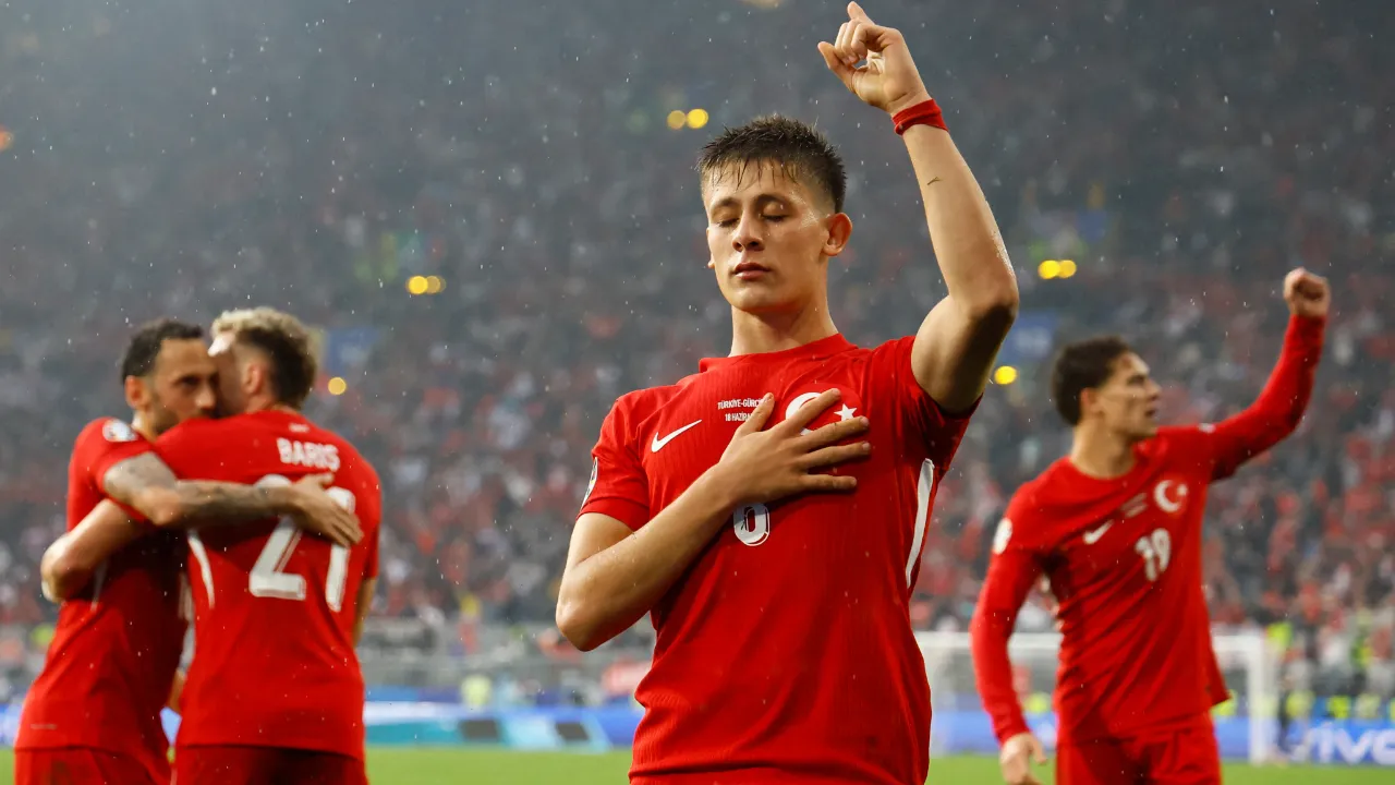 You are currently viewing Futbol yazdım, ama siyaseti de ihmal etmiş değilim