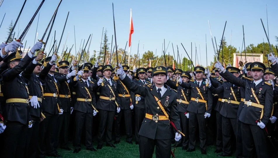 You are currently viewing Kırılgan siyasi zemin üzerinde her olay iktidarı rahatsız eder
