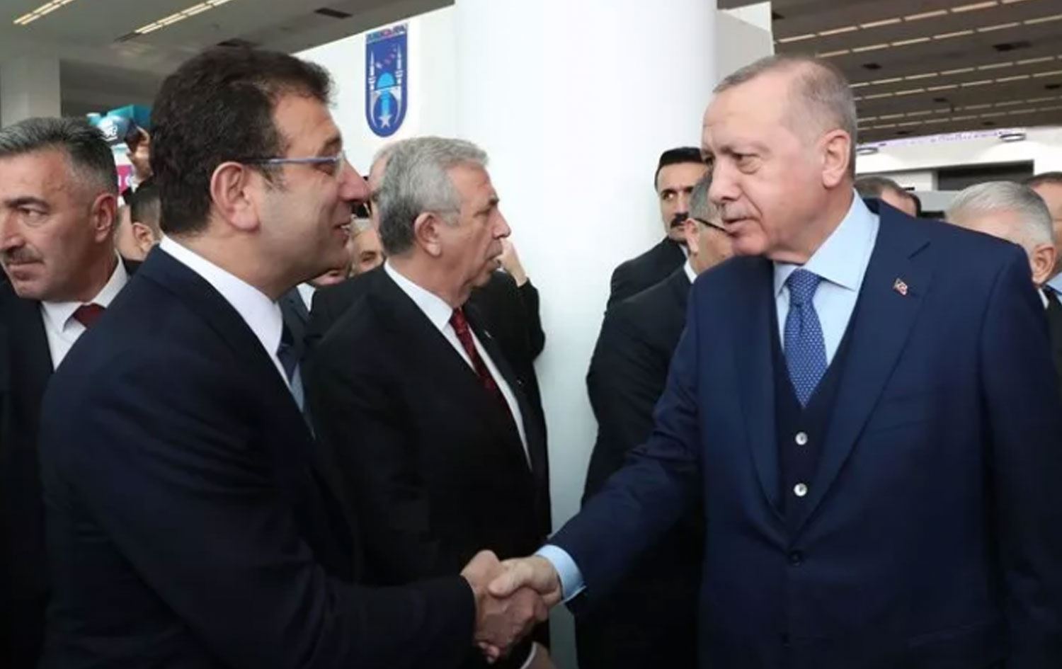 You are currently viewing AK Parti ‘yanlışlıklar galerisi’nin son büyük kongresi…