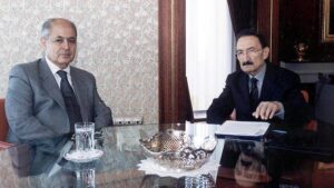 Read more about the article Anayasaya bakarak günü anlamaya çalışmak…